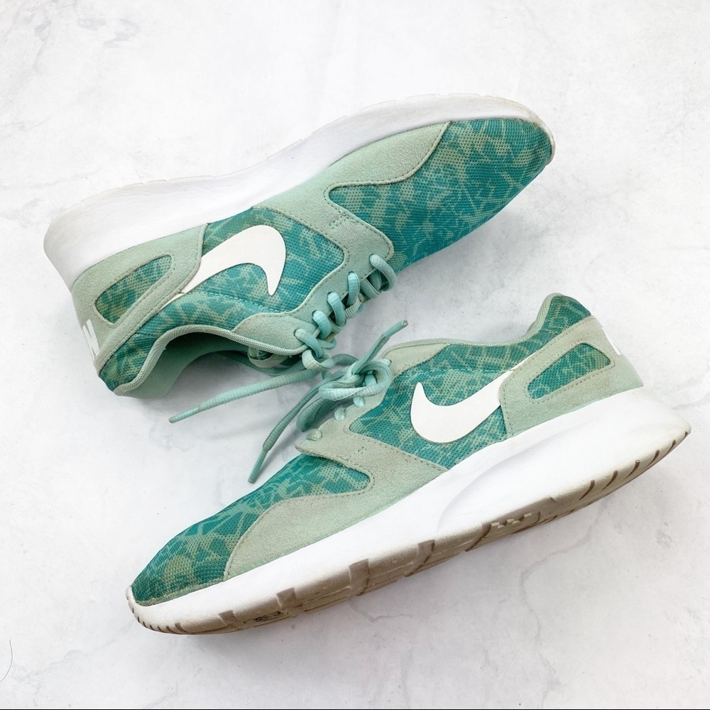 [Nike] - Picture 3 of 5
